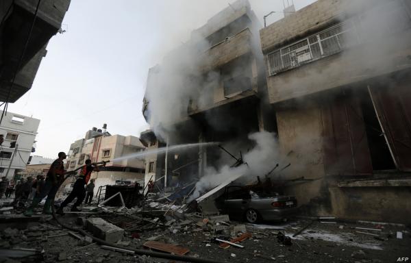 غارات إسرائيلية جديدة عنيفة على غزة ونزوح سكان من منازلهم