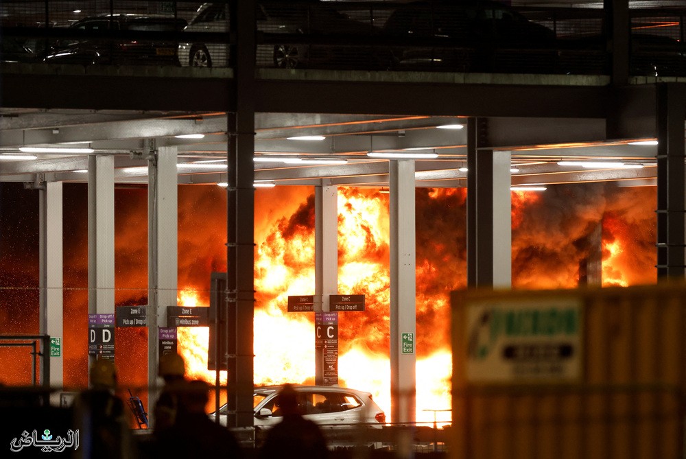 حريق كبير يعلق كل الرحلات الجوية في مطار لوتون اللندني