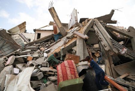 غزة: أعداد كبيرة من الفلسطينيين تحت ركام منازل دمرها الاحتلال