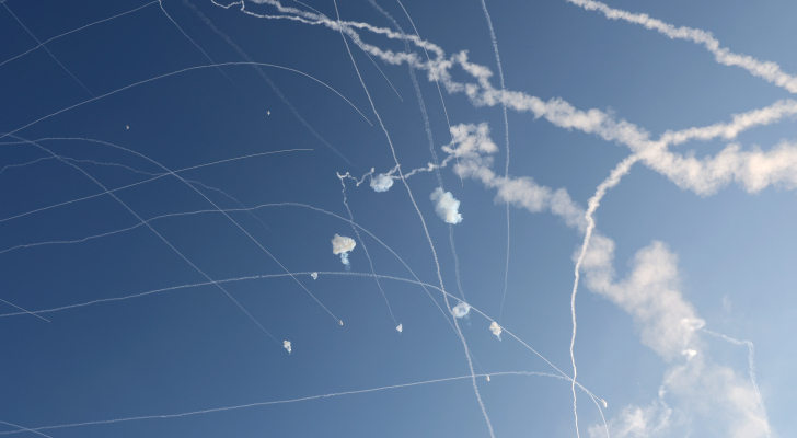 كتائب القسام تجدد قصف عسقلان بضربة صاروخية كبيرة