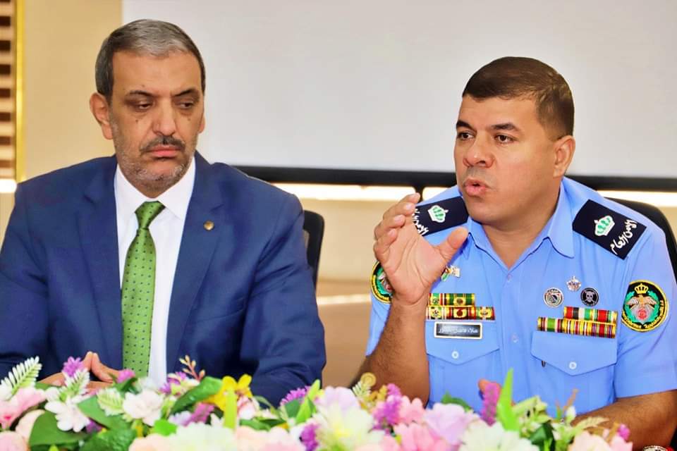 محاضرة بعنوان التوعية المرورية وقانون السير الجديد لموظفي بلدية الظليل ...صور