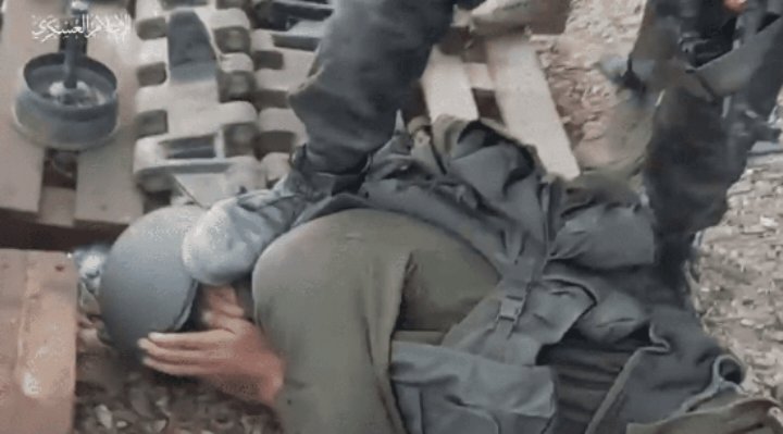 المقاومة تقتحم موقع إسناد مدرع إسرائيليا وتأسر بعض أفراده