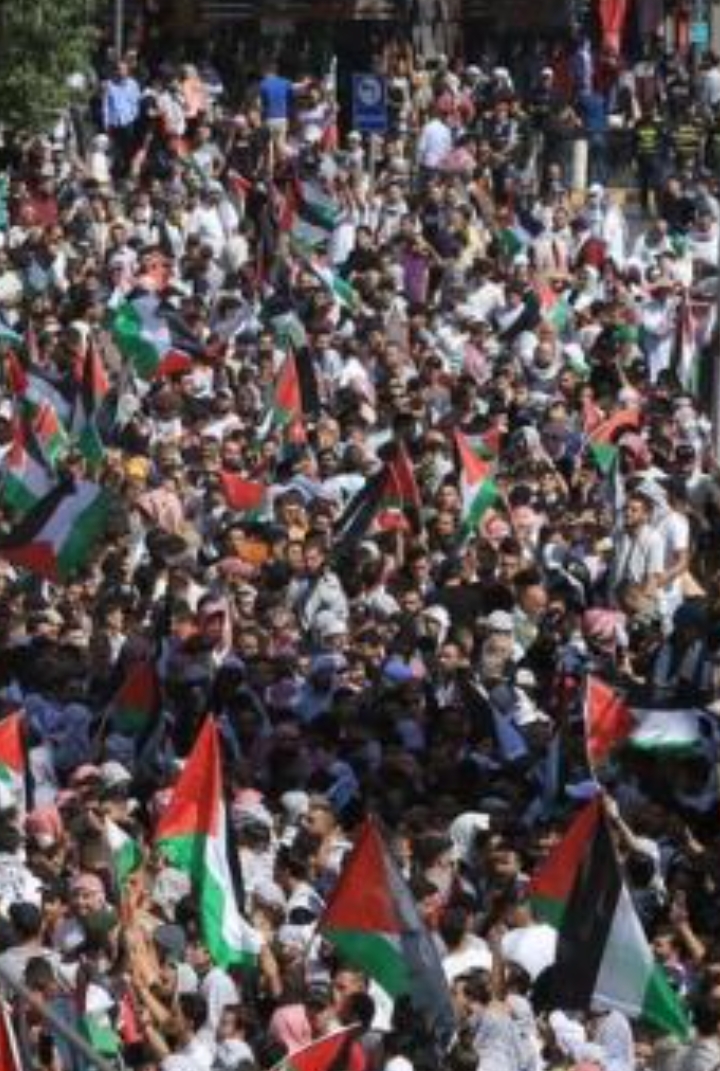 الأردنيون من وسط البلد: الشعب يريد تحرير فلسطين