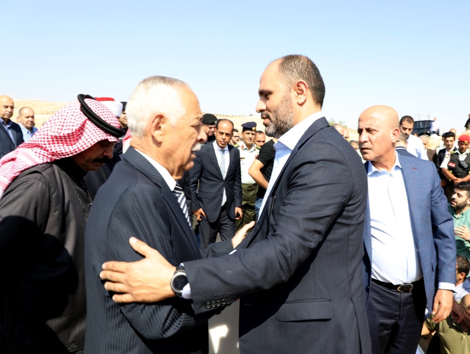 مندوبًا عن الملك وولي العهد ...العيسوي  يعزي عشيرة ال عبيدات بالعاصمة عمان  ...صور