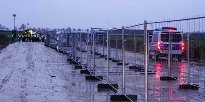 مصرع سبعة أشخاص جراء انقلاب حافلة تقل مهاجرين غير شرعيين في ألمانيا