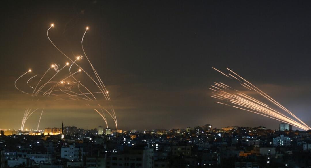 قصف إسرائيلي بري وبحري على غزة