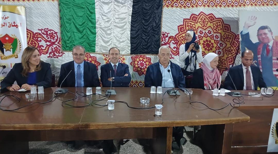عبيدات يقيم لقاء حواريا جماهيريا ووقفة تضامنية لحزب الميثاق الوطني في لواء بني كنانة ...صور