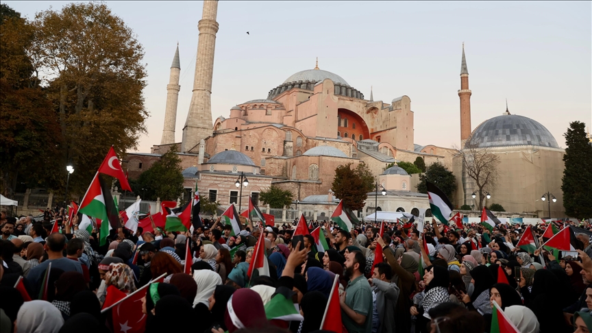 إسطنبول تشهد مظاهرة منددة بالهجمات الإسرائيلية على الفلسطينيين