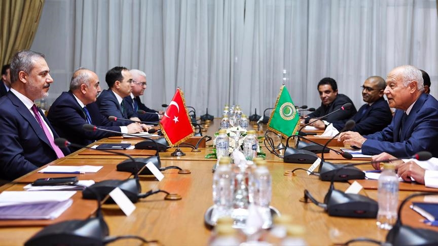 وزير الخارجية التركي يلتقي الأمين العام للجامعة العربية