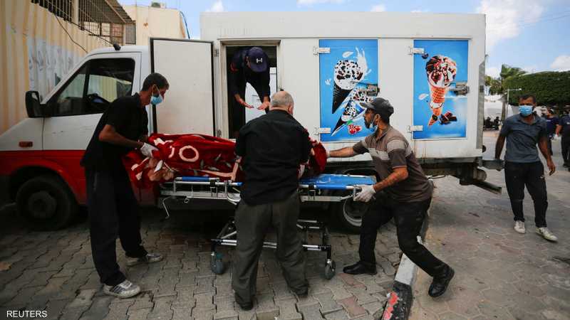 مقابر جماعية وشاحنات الطعام.. غزة تواجه أزمة تكدس الجثامين