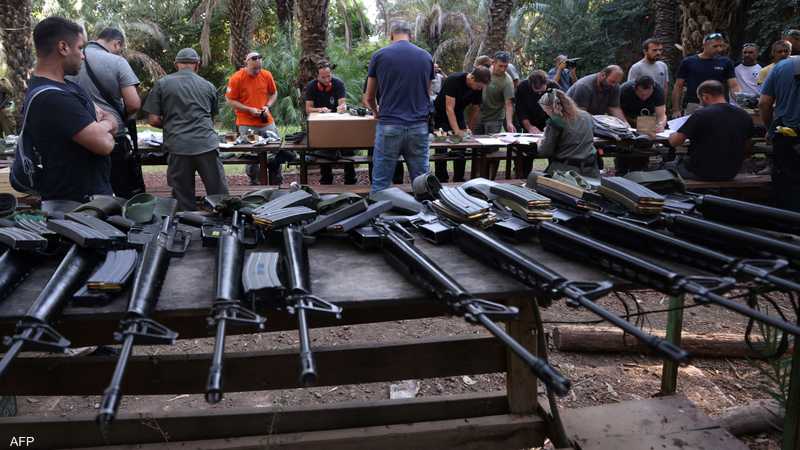 إسرائيل توافق على تخفيف قيود اقتناء الأسلحة النارية