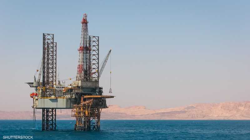 النفط يتراجع مع تقييم المستثمرين لتداعيات التصعيد في غزة