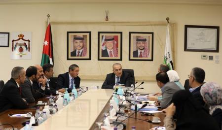 أبو السمن يوعز بدراسات لتأهيل طريق الكركالصافي