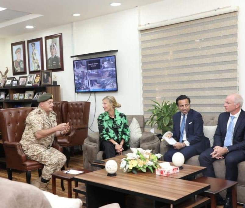 وفد سويدي يزور مديرية الخدمات الطبية الملكية....صور