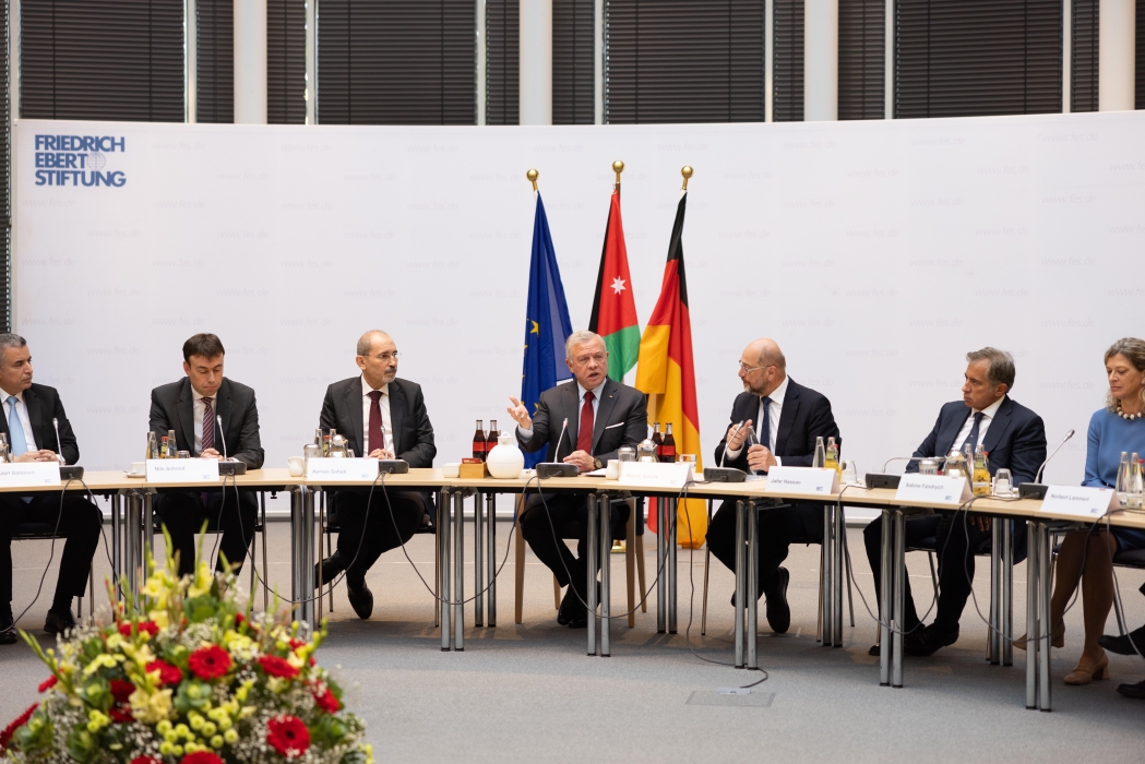 King meets German parliamentarians#44; representatives of think tanks