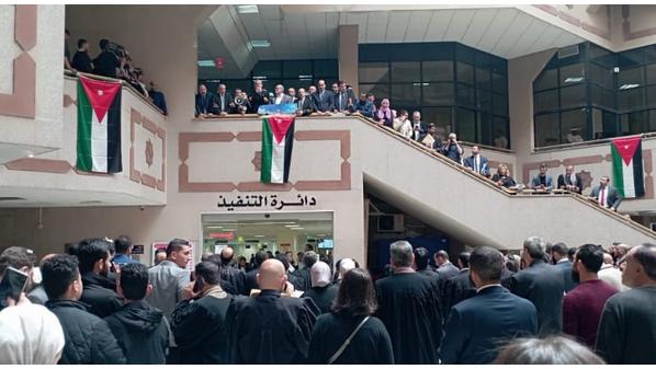 المحامين توقف الترافع اليوم وتدعو لجنة الاسناد لملاحقة مجرمي الحرب في الكيان