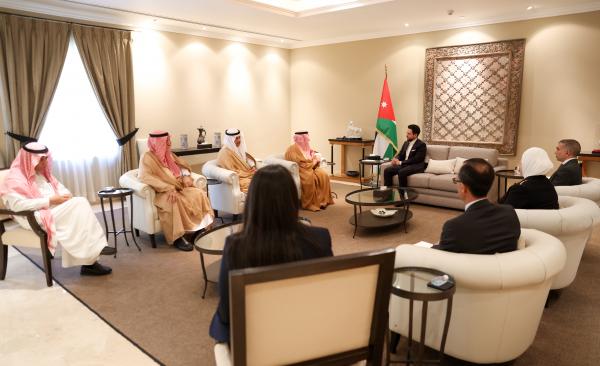 ولي العهد يستقبل المشرف على مركز الملك سلمان للإغاثة