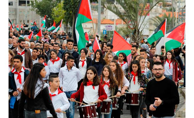 آلاف الأردنيين يتظاهرون أمام السفارة الإسرائيلية بعمّان
