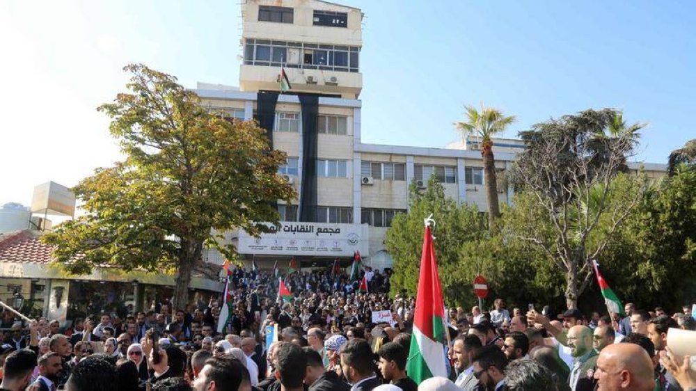 مئات النقابيين ينفذون وقفة تضامنية تنديدا بمجازر الاحتلال في غزة