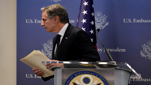 مسؤول  بوزارة الخارجية الأميركية يقدم  استقالته احتجاجًا على نقل أسلحة للإسرائيليين