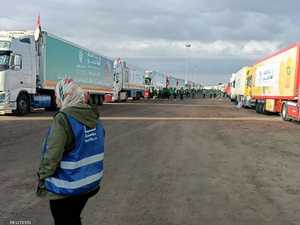 مئات شاحنات المساعدات تنتظر دخول غزة بعد اتفاق السيسي وبايدن