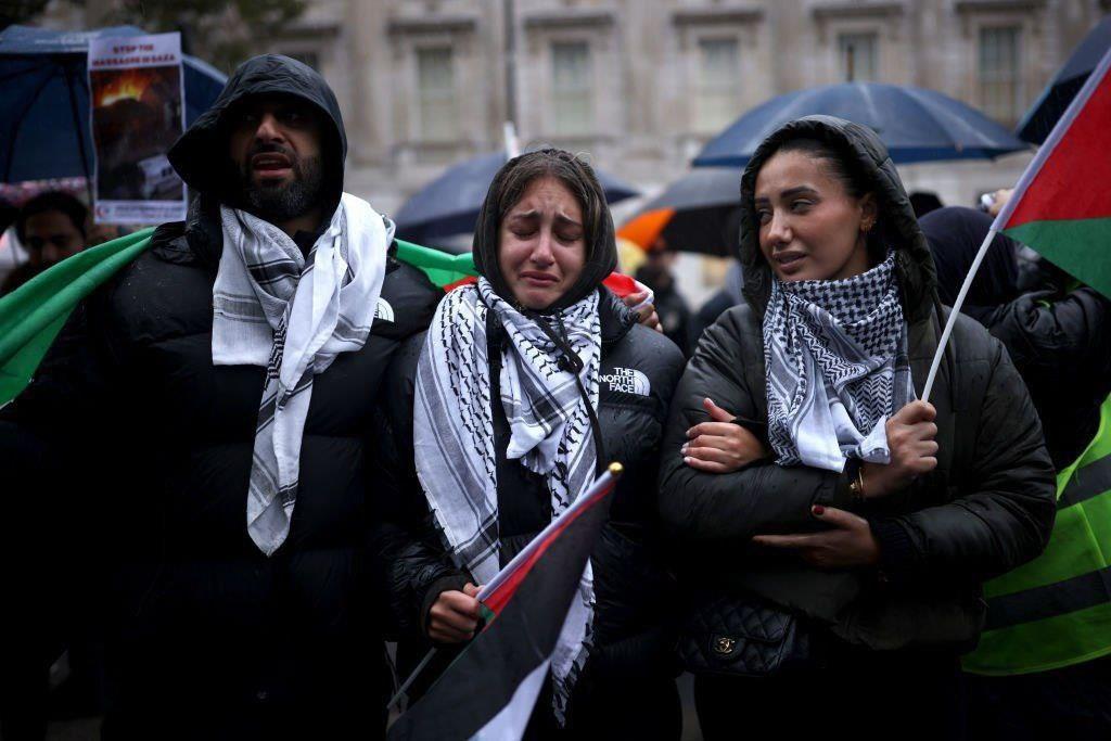 آلاف المتظاهرين يحتجون أمام رئاسة الحكومة البريطانية  لتأبين ضحايا المستشفى الأهلي بغزة