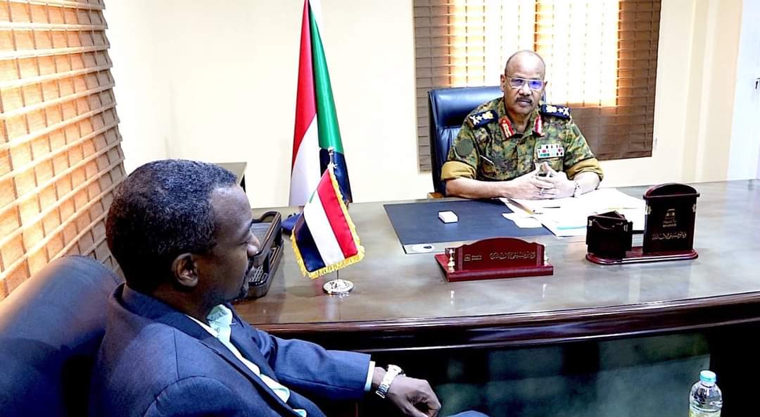 الفريق إبراهيم جابر يلتقي وزير التنمية العمرانية والطرق والجسور  في السودان