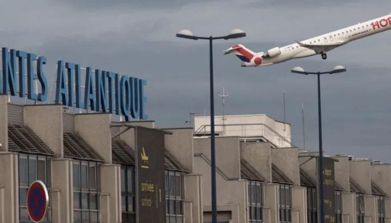 بسبب إنذارات قنابل.. معظم مطارات فرنسا خارج الخدمة