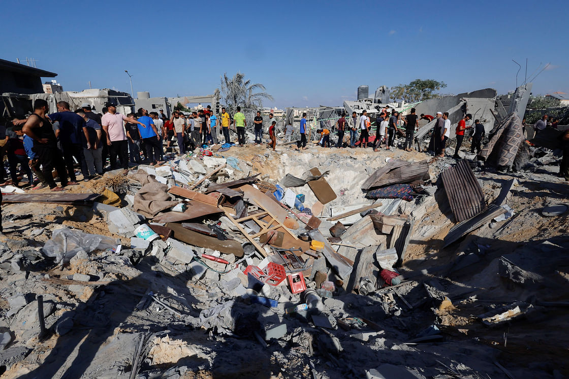 ليلة حزينة ودامية في خان يونس وعشرات الشهداء  والمصابين..