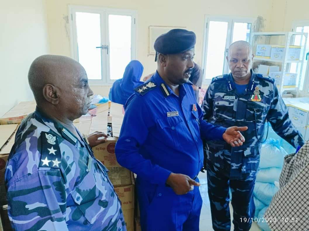 اللواء الطيب  يدشن توزيع الطرد السلعي لمنسوبي الشرطة في السودان