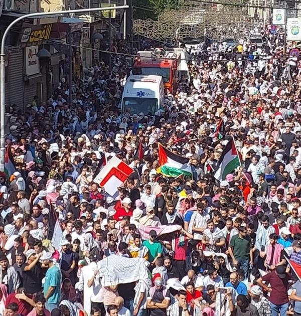 عاجل ..انطلاق مسيرة حاشدة من أمام المسجد الحسيني في عمان  بمشاركة الآلاف من الأردنيين  تضامنًا مع غزة