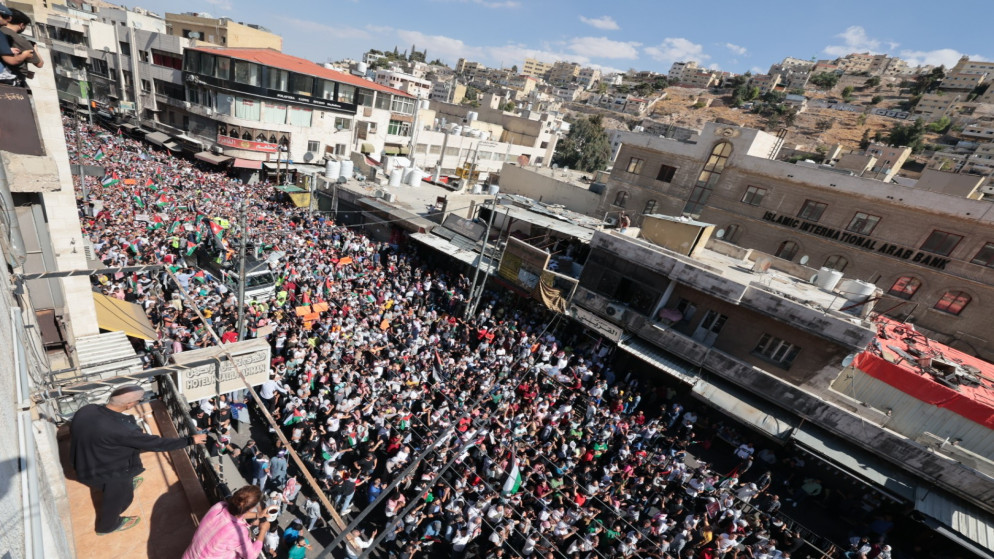 بالصور ..آلاف الأردنيين  من اربد و جرش وعمان والطفيلة و الكرك و البلقاء  والعقبة يشاركون في وقفات تضامنية مع غزة