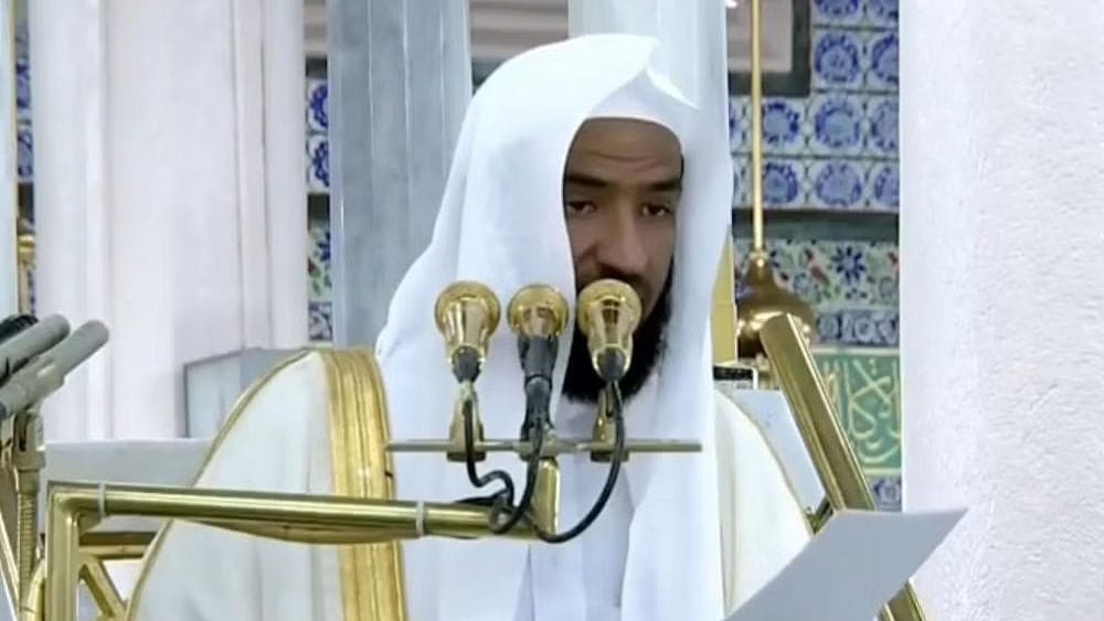 إمام المسجد النبوي: الصراع بين الإيمان والكفر سنة ربانية.. وقد يبطئ النصر على المؤمنين