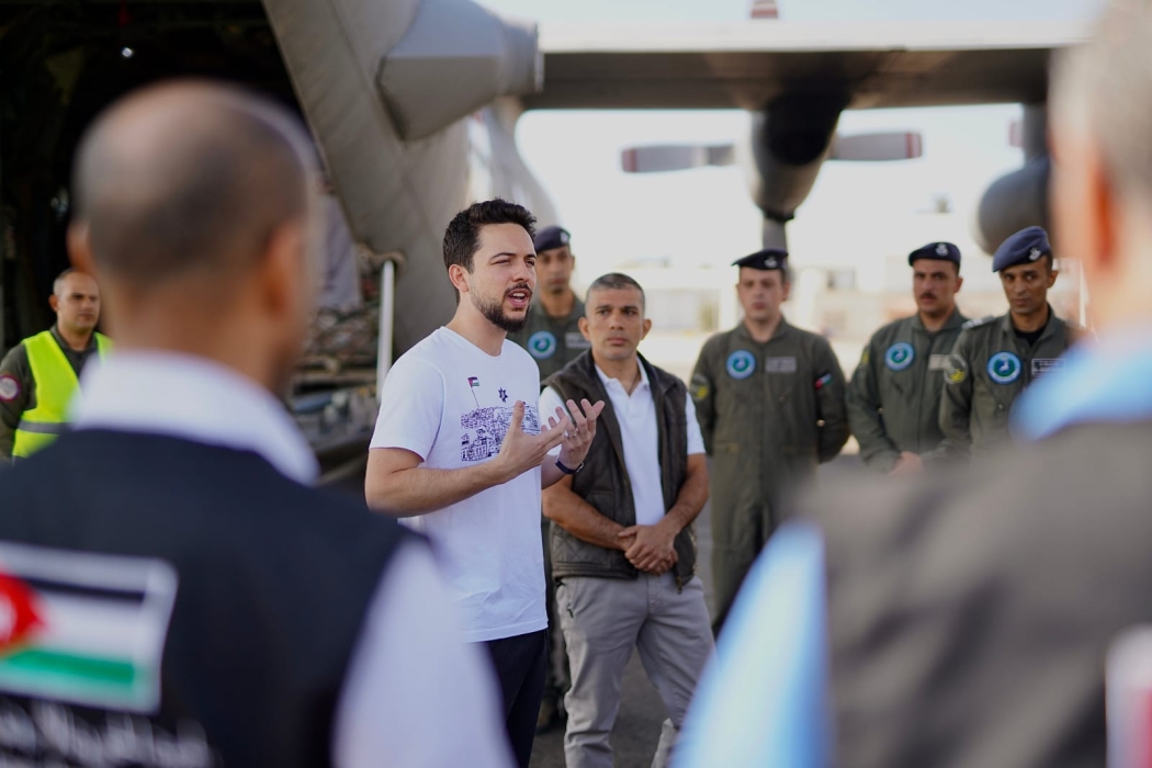 Crown Prince supervises preparation of aid plane for Gaza