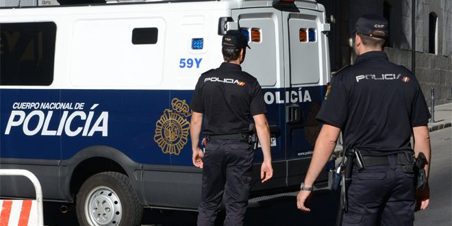 الأمن الإسباني يقبض على أربعة أشخاص بتهمة التجنيد الإرهابي عبر مواقع التواصل الاجتماعي