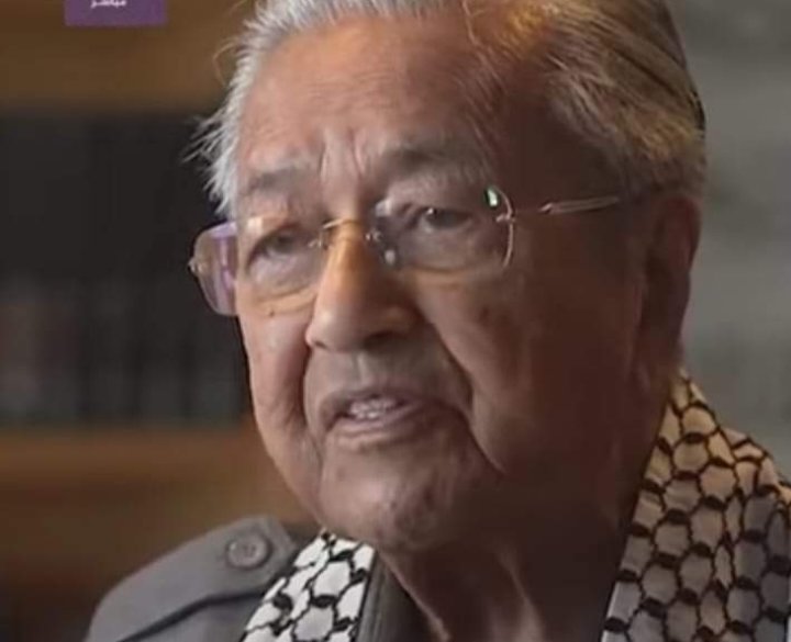 كذب وخداع ونفاق ودعم لإجرام الإحتلال ضد الفلسطينيين..مهاتير محمد يهاجم أمريكا