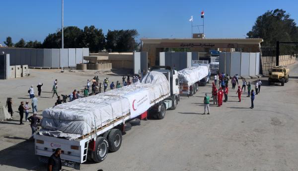 17 شاحنة محملة بدفعة مساعدات ثانية تستعد لدخول غزة