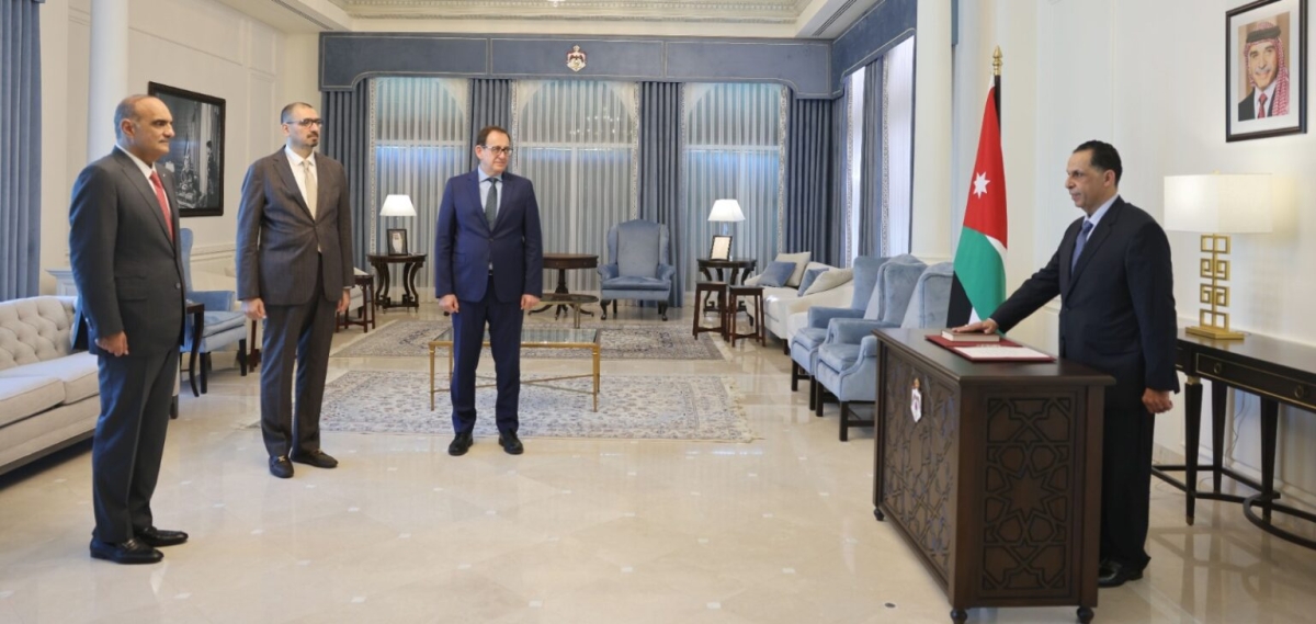 فراس الهنداوي يؤدي القسم القانوني عضوا في مجلس مفوضي الطيران المدني