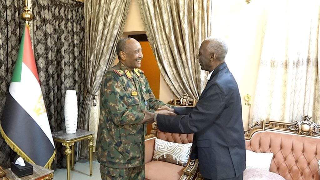 الفريق أول عبدالفتاح البرهان يلتقي وزير الدفاع