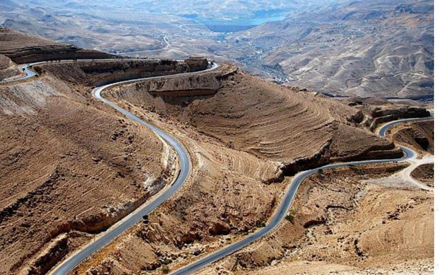 الأشغال تُعلن  اغلاق جزء من الطريق الملوكي في الكرك لإعادة تأهيله