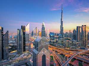 Fitch: اقتصاد دبي سينمو 3.4 في 2024 بدعم من هذه القطاعات