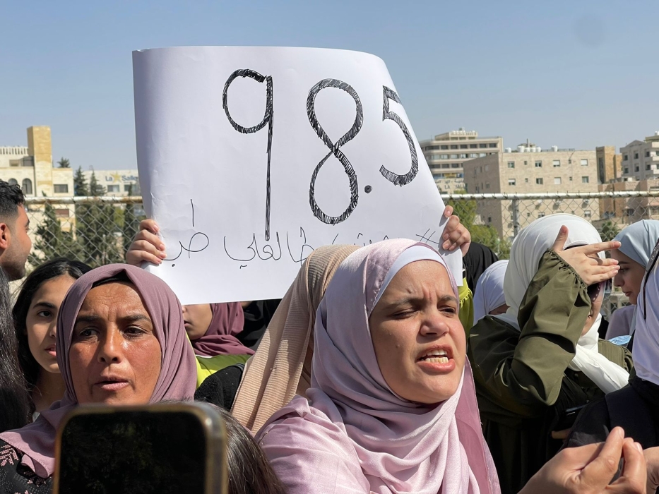 طلبة توجيهي يعتصمون أمام النواب 98 ومش طالعلي طب  صور