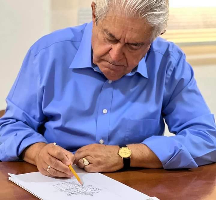 الباب اصبح صامتاً من الخجل