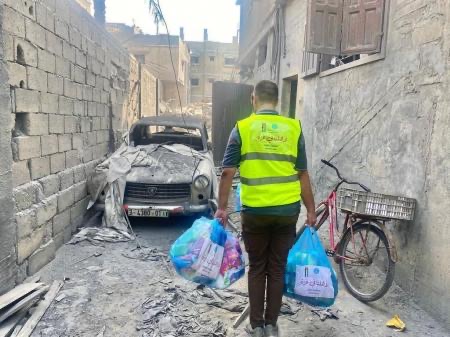 توزيع مساعدات أردنية على أكثر من 10 آلاف مستفيدة بغزة