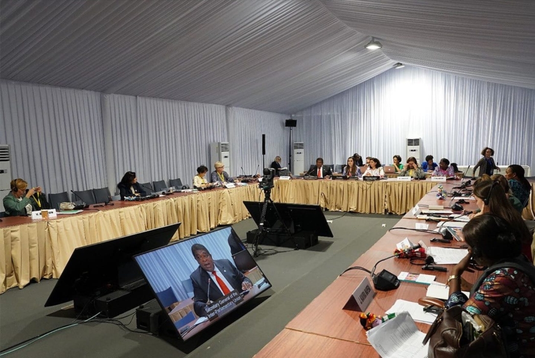 *في كلمته أمام منتدى النساء البرلمانيات في أنجولا:* *البرلمان العربي: إسهامات المرأة في المجال السياسي تعزز من العملية الديمقراطية وتساهم في تحقيق التنمية الشاملة*