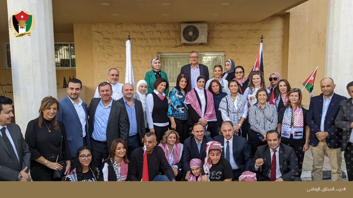 الميثاق ومدرسة المعمدانية ينظمان وقفة احتجاجا على قصف المستشفى المعمداني والحرب على غزة