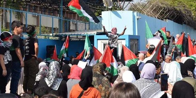 اعتصام أمام مقر الأونروا في بيروت تنديداً بالتخلي الأممي عن إغاثة غزة
