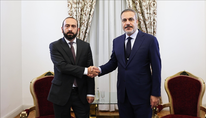 وزيري الخارجية التركي والأرميني يجتمعان في طهران