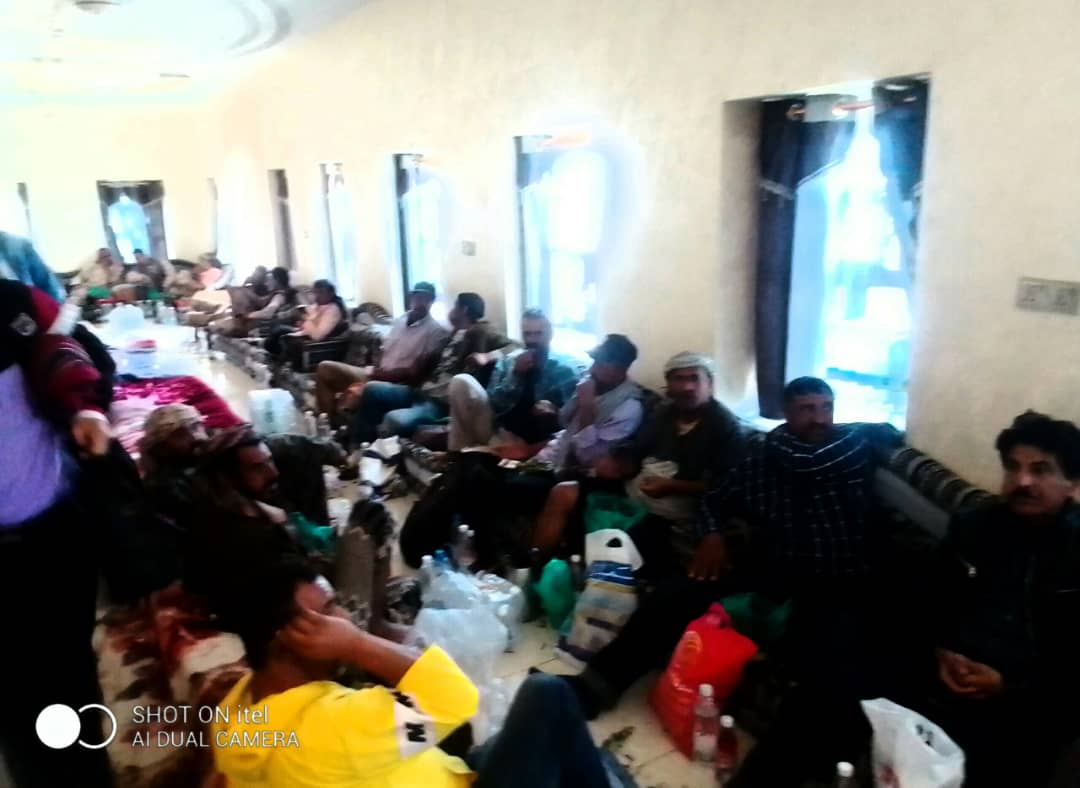 قائد اللواء الثاني صاعقة يقدم واجب العزاء في وفاة نجل قائد اللواء الخامس صاعقة!!.