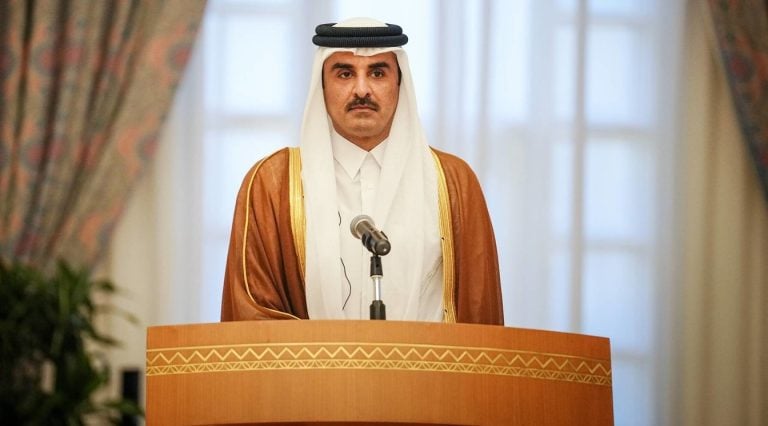 أمير قطر: لا يجوز السكوت عن القصف الهمجي على غزة